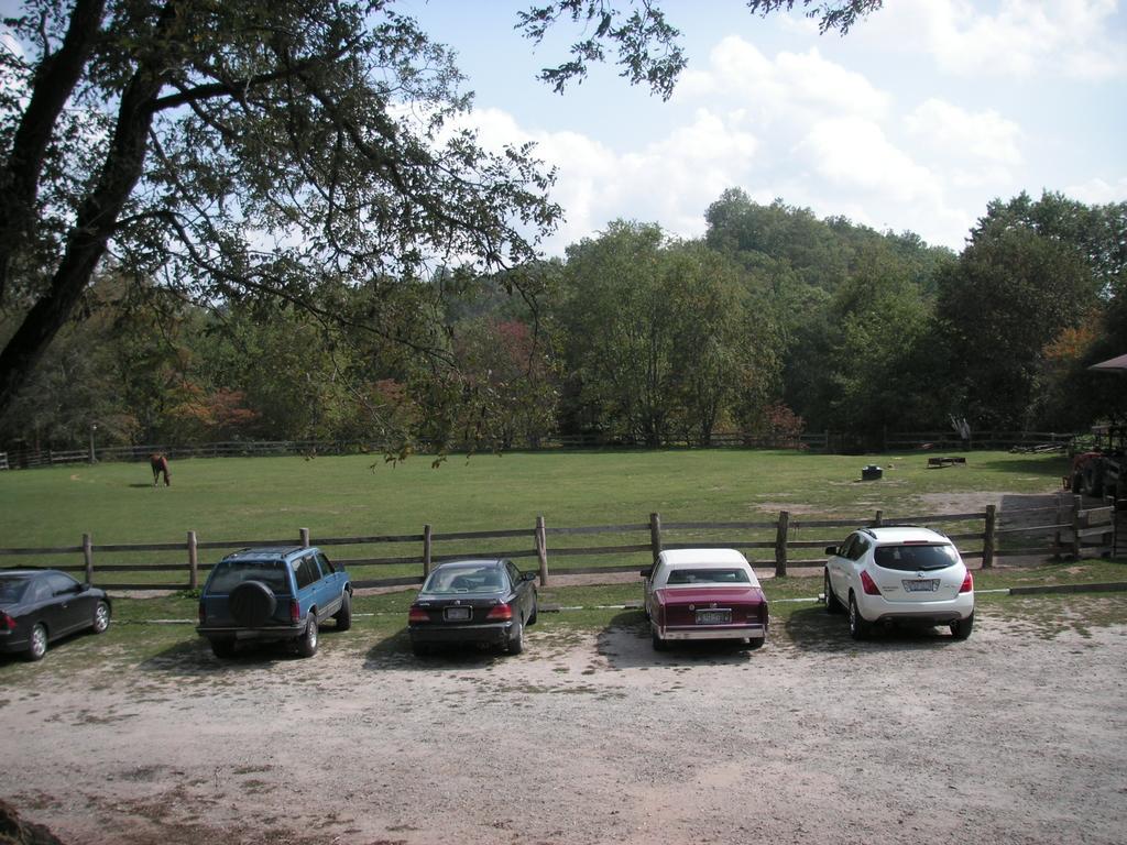 Arrowmont Stables & Cabins Cullowhee Exteriör bild